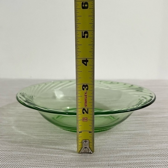 Vintage Set Of 4 Pyrex FESTIVA Spring Green 7.5" Swirl Glass Soup / Cereal Bowls - Picture 4 of 6